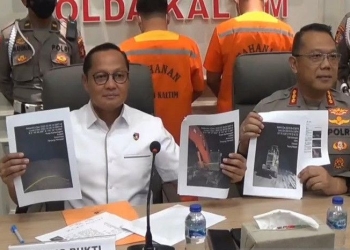 Direktur Reskrimsus Polda Kaltim Kombes Pol Indra Lutrianto Amstono (Baju Putih) saat merilis kasus tambang ilegal. (ANTARA/HO-Polda Kaltim)