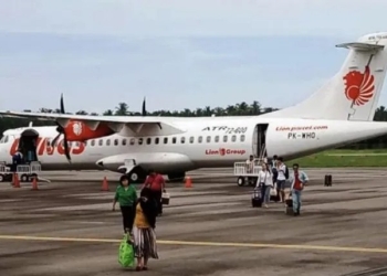 Pesawat Wings Air saat berada di landasan parkir pesawat di Bandar Udara Cut Nyak Dhien Nagan Raya, Aceh. (ANTARA/Teuku Dedi Iskandar)