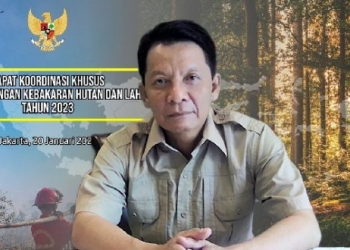 Penjabat Gubernur Aceh Achmad Marzuki saat mengikuti Rapat Koordinasi Khusus (Rakorsus) Antisipasi dan Penanggulangan Kebakaran Hutan dan Lahan (Karhutla) Tahun 2023, secara virtual, Jakarta, Jumat (20/1/2023). (Dok. Humas Pemerintah Aceh)