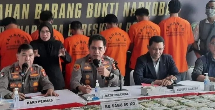 Direktorat Tindak Pidana Narkoba Bareskrim Polri merilis pemulangan satu DPO narkoba dari Malaysia, serta pemusnahan 60 kg sabu di RSPAD Gatot Subroto, Jakarta, Selasa (31/1/2023). (ANTARA/Laily Rahmawaty)
