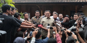 Eks Gubernur DKI Jakarta Anies Baswedan diwawancarai awak media massa terkait Koalisi Perubahan di Jakarta, Jumat, (27/1/2023). (ANTARA/HO-Ist)