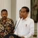 Presiden RI Joko Widodo memberikan keterangan pers di Istana Merdeka, Jakarta, Rabu (11/1/2023), seusai menerima laporan Tim Penyelesaian Non-Yudisial Pelanggaran Hak Asasi Manusia (PPHAM) masa lalu. (ANTARA/Gilang Galiartha)