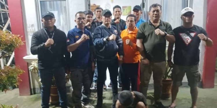 Tim petugas se UPT Kemenkumham Bengkulu usai melakukan penangkapan terhadap tahanan S yang kabur pada Jumat (21/1). ANTARA/Anggi Mayasari