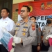 Polisi menunjukkan barang bukti kasus asusila di Polrestabes Bandung, Kota Bandung, Jawa Barat, Selasa (24/1/2023). (ANTARA/Bagus Ahmad Rizaldi)