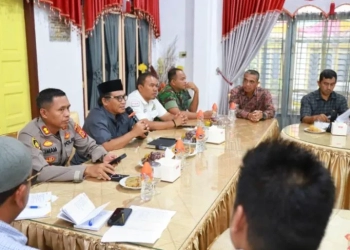 Rapat penetapan tanggap darurat bencana di Pendopo. (ANTARA/HO)