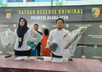 Unit IV PPA Satreskrim berhasil menangkap pelaku tindak pidana pemerkosaan disertai dengan pencurian di Lampulo setelah melarikan diri dan masuk dalam daftar pencarian orang (DPO) pada November 2022, di Banda Aceh, Kamis (19/1/2023). (ANTARA/Nurul Hasanah)