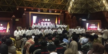 Ketua Umum KONI Pusat melantik pengurus KONI aceh di Anjong Mon Mata Banda Aceh, Jumat malam (ANTARA/M Ifdhal)