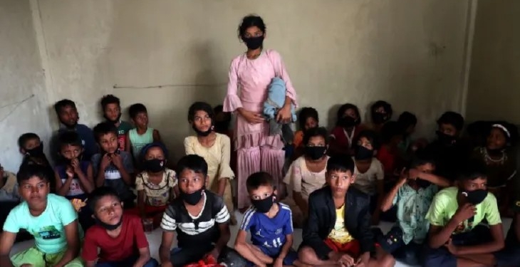 Sejumlah anak-anak pengungsi etnis Rohingya yang terdampar di Aceh Besar saat berada di tempat penampungan sementara di UPTD Dinas Sosial Aceh Ladong, Aceh Besar, Aceh, Minggu (8/1/2023). (Foto: Antara/Irwansyah Putra)