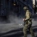 Arsip - Seorang prajurit Ukraina berpatroli di lokasi serangan militer Rusia terjadi, saat invasi Rusia ke Ukraina terus berlanjut, di Kiev tengah, Ukraina, 10 Oktober 2022. (ANTARA/REUTERS/Gleb Garanich/as)