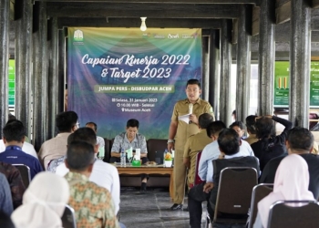 Kepala Dinas Kebudayaan dan Pariwisata Aceh Almuniza Kamal dalam jumpa pers bersama puluhan jurnalis dari berbagai media massa dan pegiat media sosial, Selasa (31/1/2023) di Museum Aceh. (Dok. Disbudpar Aceh)