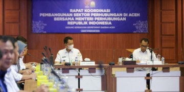 Penjabat Gubernur Aceh, Achmad Marzuki, saat mengikuti Rapat Koordinasi Pembangunan Sektor Perhubungan di Aceh bersama Menteri Perhubungan RI, Budi Karya Sumadi, di Gedung Serbaguna Setda Aceh, Banda Aceh, Jumat (3/2/2023). (Dok. Humas Pemerintah Aceh)