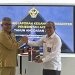 Sekda Aceh, Bustami, saat menyerahkan dokumen LKPA kepada Kepala BPK RI Perwakilan Provinsi Aceh, Masmudi, di Kantor BPK-RI Perwakilan Provinsi Aceh, Banda Aceh, Senin (27/2/2023). (Dok. Humas Pemerintah Aceh)