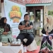 Kepala Dinas Kebudayaan dan Pariwisata Aceh, Almuniza Kamal (dua dari kanan) pada Nusa Festival 2022. (Dok. Disbudpar Aceh)