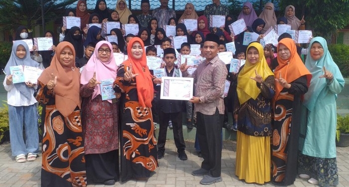 Guru dan siswa MIN 11 Banda Aceh. (Dok. Kanwil Kemenag Aceh)