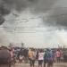 Massa melakukan pembakaran kios dan rumah warga di Wamena, Kamis (23/2) (ANTARA/HO/Dokumen Pribadi)