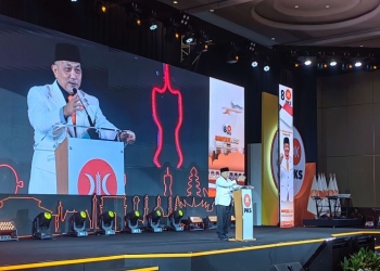 Presiden PKS Ahmad Syaikhu saat memberikan pidato politik di Rapat Kerja Nasional (Rakernas) Partai Keadilan Sejahtera (PKS) 2023 di Hotel Sultan, Jakarta, Sabtu (25/2/2023). ANTARA/Melalusa Susthira K.