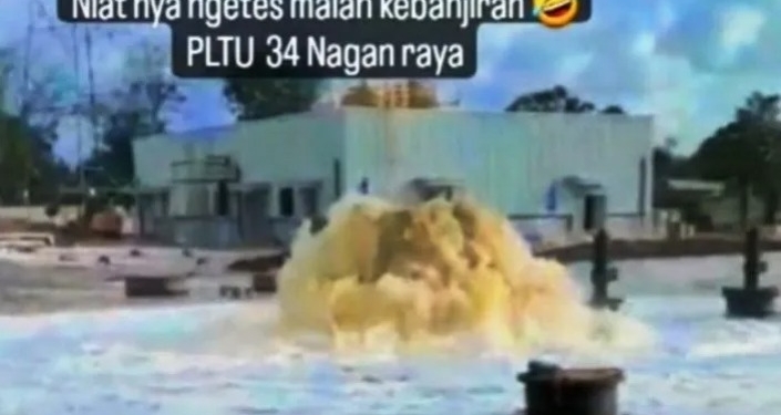 Tangkapan Layar - Sebuah pipa diduga di Kompleks Pembangkit Listrik Tenaga Uap (PLTU) 3-4 Nagan Raya, Aceh, diduga menyemburkan air laut yang disedot di sebuah pipa sehingga menyebabkan terjadinya genangan air dan kemudian video ini viral di jagad media sosial, Kamis (23/2/2023). (ANTARA/HO)