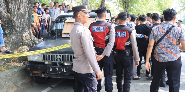 Darmansyah alias Acah (53) warga Kecamatan Sukamakmur, Kabupaten Aceh Besar ditemukan meninggal dunia dalam mobilnya, Jumat (24/2/2023). (Dok. Polisi)