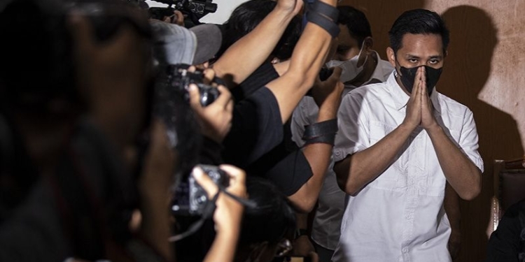 Terdakwa kasus pembunuhan berencana Brigadir Yosua Hutabarat, Richard Eliezer alias Bharada E, tiba untuk menjalani sidang tuntutan di Pengadilan Negeri Jakarta Selatan, Jakarta, Rabu (18/1/2023). (ANTARA FOTO/Sigid Kurniawan/foc/aa)