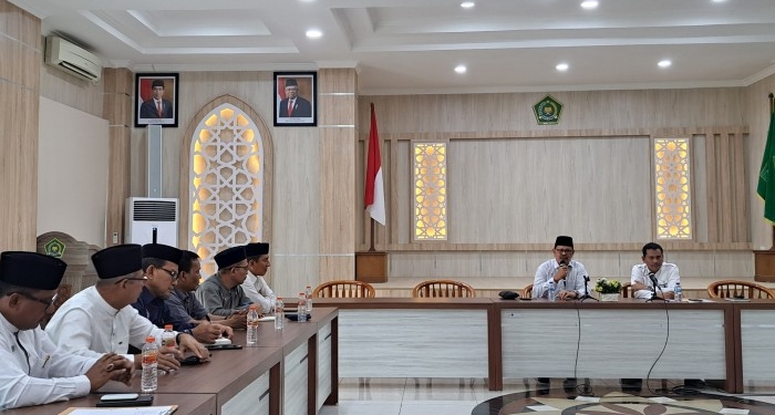 Ahmad Yani gelar rapat perdana bersama jajaran Kanwil Kemenag Provinsi Aceh, Jumat (17/2/2023). (Dok. Kanwil Kemenag Aceh)