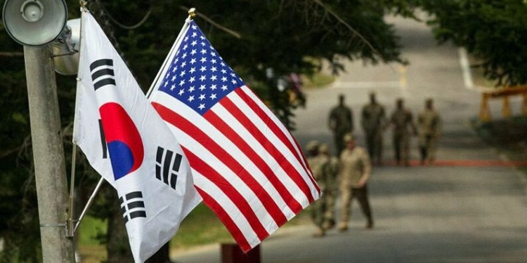 Arsip Foto - Bendera Korea Selatan dan Amerika Serikat terlihat di Yongin, Korsel, Agustus 2016. ANTARA/Courtesy Ken Scar/U.S. Army/HO via REUTERS/as/am.