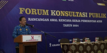 Plt Asisten Perekonomian dan Pembangunan Sekda Aceh, Ir. Mawardi, saat membuka acara FKP Rencana Awal Kerja Pemerintah Aceh Tahun 2024 di Banda Aceh, Senin (20/3/2023). (Foto: Alibi/Dok. Humas Pemerintah Aceh)