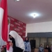 Tiga narapidana saat mengucapkan ikrar setia kepada NKRI dan mencium Bendera Merah Putih saat pengucapan ikrar NKRI di Lapas Perempuan. (Foto: Dok. Antara/HO-Damiri)