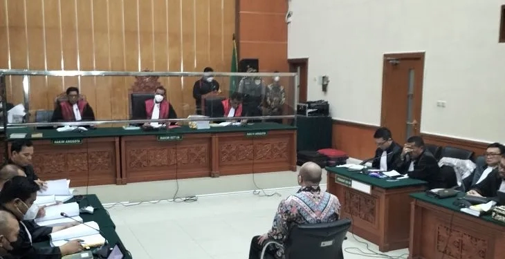 Terdakwa mantan Kapolda Sumatera Barat, Teddy Minahasa saat jalani sidang tuntutan di PN Jakarta Barat, Kamis (30/3/2023). (Foto: Antara/Walda)