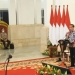 Presiden Jokowi menyampaikan pidato saat membuka Sidang Kabinet Paripurna di Istana Negara, Jakarta, Kamis (2/3/2023). (ANTARA/Indra Arief Pribadi)