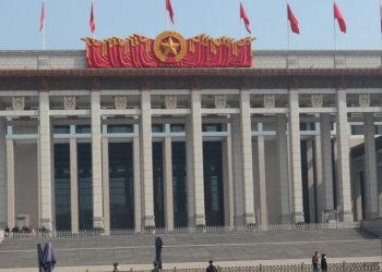 Penjagaan di luar gedung parlemen China di kawasan Tiananmen, Beijing, pada saat berlangsungnya pembukaan Sidang Majelis Permusyawaratan Politik Rakyat China (CPPCC), Sabtu (4/3/2023). ANTARA/M. Irfan Ilmie