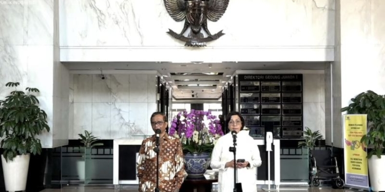 Menteri Keuangan Sri Mulyani (kanan) konferensi pers di Jakarta, Sabtu (11/3/2023). (ANTARA/YouTube Kemenkeu RI)