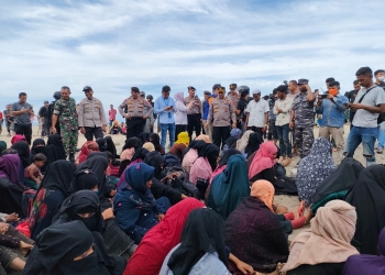 Pengungsi Rohingya terdampar di perairan Aceh. (Dok. Polisi)