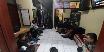 Polisi mengamankan sembilan remaja yang melakukan aksi balap liar di kawasan Bener Meriah, Aceh, Jumat (17/3/2023) malam. (Foto: Alibi/Dok. Polisi)