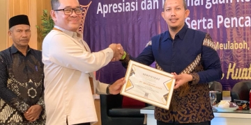 PT Mifa Bersaudara raih penghargaan dari Kantor Pelayanan Pajak (KPP) Pratama Aceh Barat. (Foto untuk Alibi)