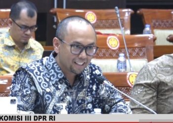 Tangkapan layar Kepala Pusat Pelaporan dan Analisis Transaksi Keuangan (PPATK) Ivan Yustiavandana dalam Rapat Dengar Pendapat (RDP) antara PPATK dengan Komisi III DPR RI di Komplek Parlemen, Jakarta, Selasa (21/3/2023). (Foto: Dok. Antara/Putu Indah Savitri)