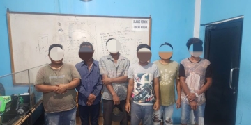 Enam pelaku pencurian di Terminal Bandar Kajum, Dinas Perhubungan Tebing Tinggi ditahan di Polres Tebing Tinggi. (Foto: Antara/Ho - Humas Polres Tebing Tinggi)