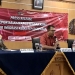 Kepala Seksi Intelijen dan Penindakan Keimigrasian (Kasi Inteldakim) Kantor Imigrasi Kelas I TPI Denpasar Iqbal Rifai (kanan) dalam konferensi pers. (Foto: Antara/Genta Tenri Mawangi)