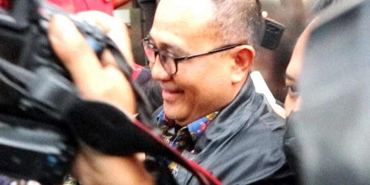 Eks pejabat Ditjen Pajak Rafael Alun Trisambodo usai menjalani klarifikasi soal LHKPN di Gedung Merah Putih KPK, Jakarta, Rabu (1/3/2023). (Foto: Antara/Fianda Sjofjan Rassat/am)