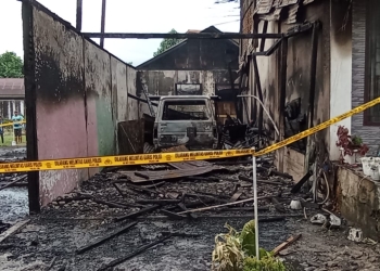 Kebakaran di Gampong Keude Siblah, Kecamatan Blang Pidie, Kabupaten Aceh Barat Daya (Abdya) pada Minggu (26/3/2023) hanguskan tiga unit rumah dan satu mobil. (Foto: Alibi/Dok. BPBA)
