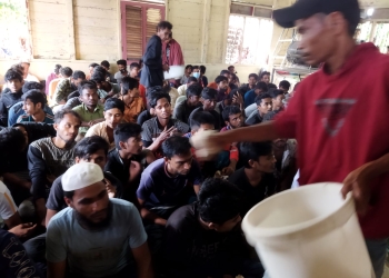 Sebanyak 184 imigran Rohingya kembali mendarat di Kuala Matang Peulawi, Kecamatan Peureulak, Kabupaten Aceh Timur, Senin (27/3/2023). (Foto: Alibi/Dok. Panglima Laot Aceh)