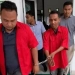 Dua DPO yang juga terpidana kasus karantina hewan, ikan, dan tumbuhan di Kantor Kejari Langsa, Aceh, Kamis (9/3/2023). ANTARA/HO/Penkum Kejati Aceh