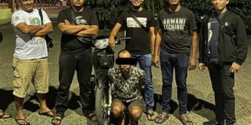 Tim Opsnal Satuan Reserse Kriminal Polres Bireuen bersama pelaku pencurian sepeda motor bersama barang bukti di Mapolres Bireuen, Aceh, Selasa (7/3/2023). ANTARA/HO/Bidhumas Polda Aceh