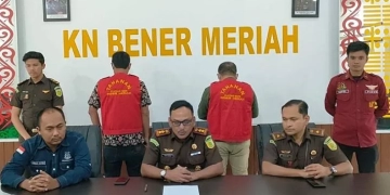 Penyidik Kejari Bener Meriah menyampaikan penahanan dua tersangka pembangunan jalan di Bener Meriah, Aceh. ANTARA/HO/Penkum Humas Kejati Aceh