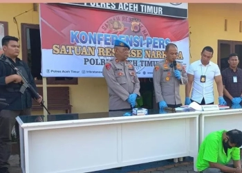 Kapolres Aceh Timur AKBP Andy Rahmansyah merilis penangkapan pengedar narkoba di Mapolres Aceh Timur, Senin (13/3/2023). ANTARA/HO