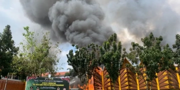 Gedung MPP Pekanbaru yang terbakar. (ANTARA/HO-WAG)