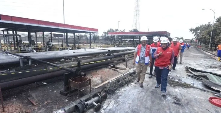 Direktur Logistik & Infrastruktur Pertamina Erry Widiastono beserta jajaran mengunjungi langsung lokasi insiden di Terminal Bahan Bakar Plumpang, Jakarta, Sabtu (4/3/2023). ANTARA/HO - Pertamina