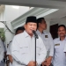 Ketua Umum (Ketum) Partai Gerindra Prabowo Subianto (tengah) saat memberi keterangan pers di Jakarta, Rabu (6/4/2023). (Foto: Antara/Fath Putra Mulya)