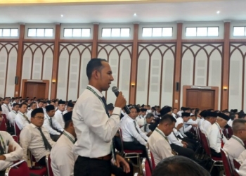Saifullah asal Aceh dalam diskusi simulasi kasus haji, Rabu (12/4/2023). (Foto: Alibi/Dok. Kemenag Aceh)