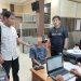 Pelaku pemerkosaan berinisial FH (muka di blur) telah ditangkap oleh Sat Reskrim Polres Kapuas Hulu. (Foto: Antara/Ho-Humas Polres Kapuas Hulu)