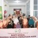 DWP Aceh menyerahkan santunan kepada para lansia di UPTD Rumoh Sejahtera Geunaseh Sayang, Banda Aceh Jum'at (14/4/2023). (Foto: Alibi/Dok. Humas Pemerintah Aceh)